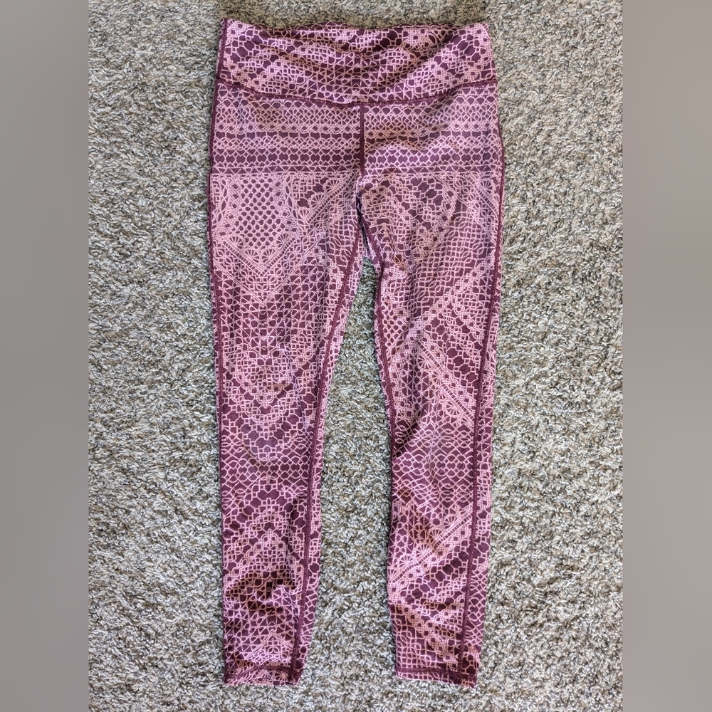 Printed lace pattern leggings